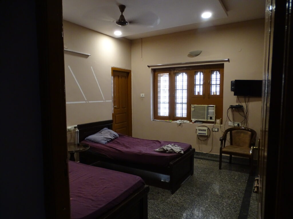 Looking for a Comfortable Men’s PG in Hyderabad? Choose Savla’s