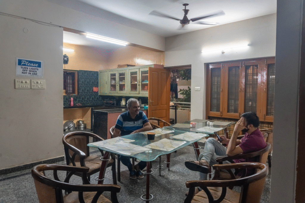 Why Pure-Veg PGs Are Gaining Popularity Among Working Men and Students