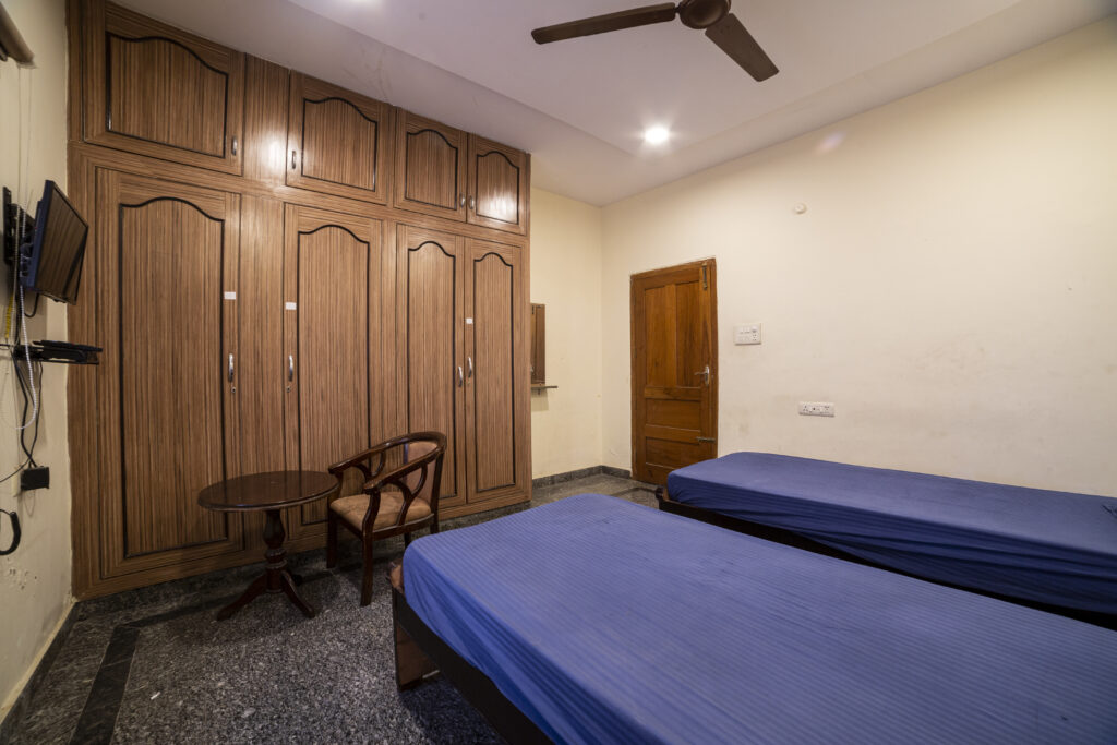 Looking for a Comfortable Men’s PG in Hyderabad? Choose Savla’s